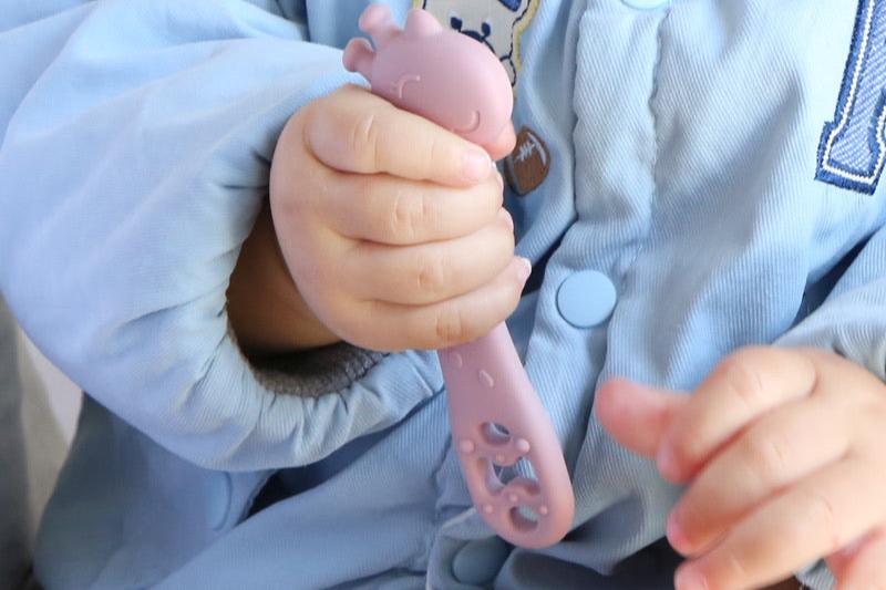 De Perfecte Oefenlepel voor je Baby: Veilig, Zacht en Ergonomisch - Pure Luv